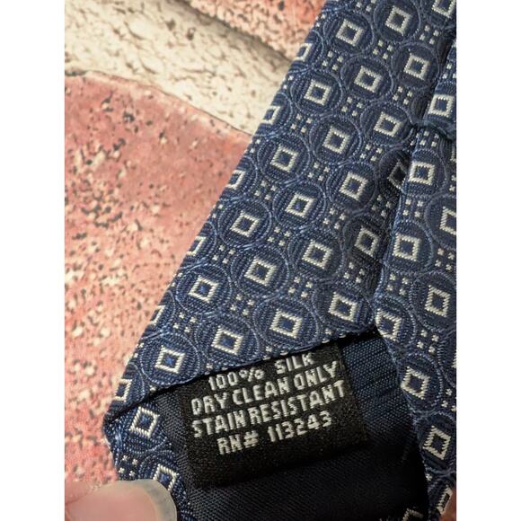 The Tie Bar Mens Blue Navy Geometric 100% Silk Neck Tie Stain Resistant LONG ** - Picture 6 of 7